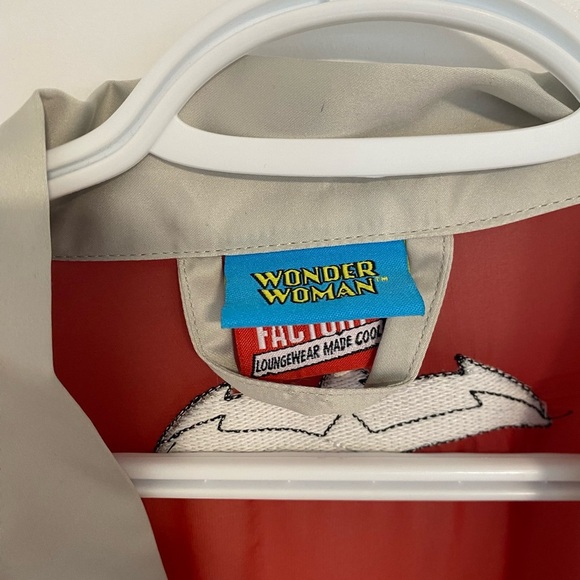 Robe Factory Loungewear Wonder Women Light Airy Tie up Robe O/S - Picture 5 of 7